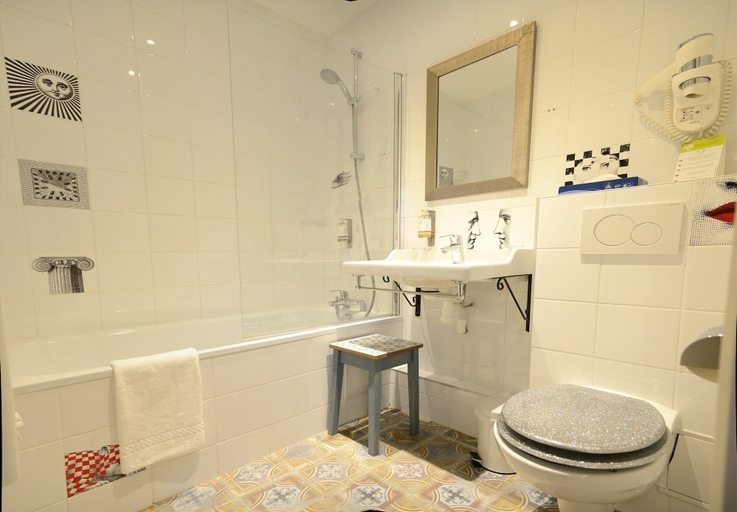 Bathroom 4, Hotel Malar, Paris