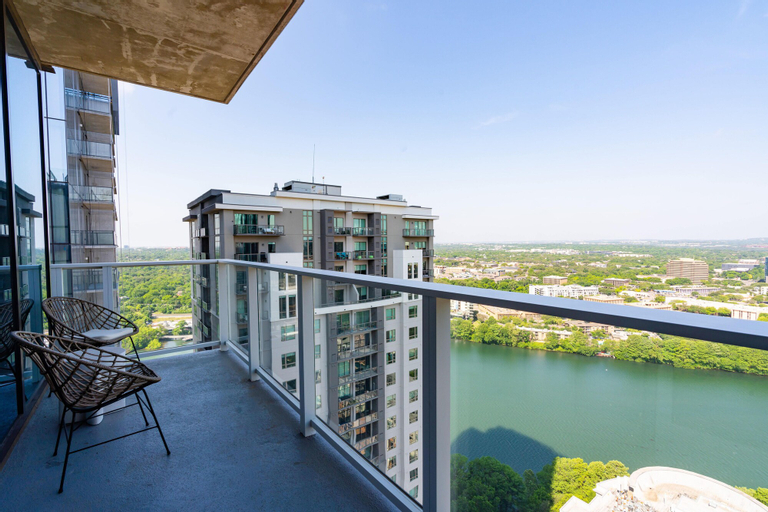 Exterior & Views 5