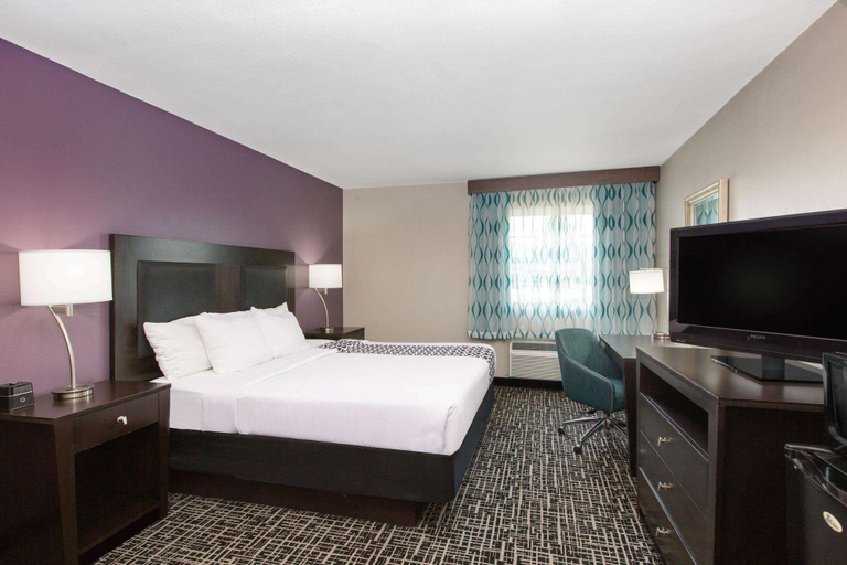 Bedroom 4, La Quinta Inn & Suites by Wyndham Blue Springs, Kansas City