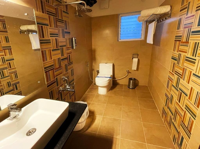 Bathroom 5, Eiffel Suites, Bangalore