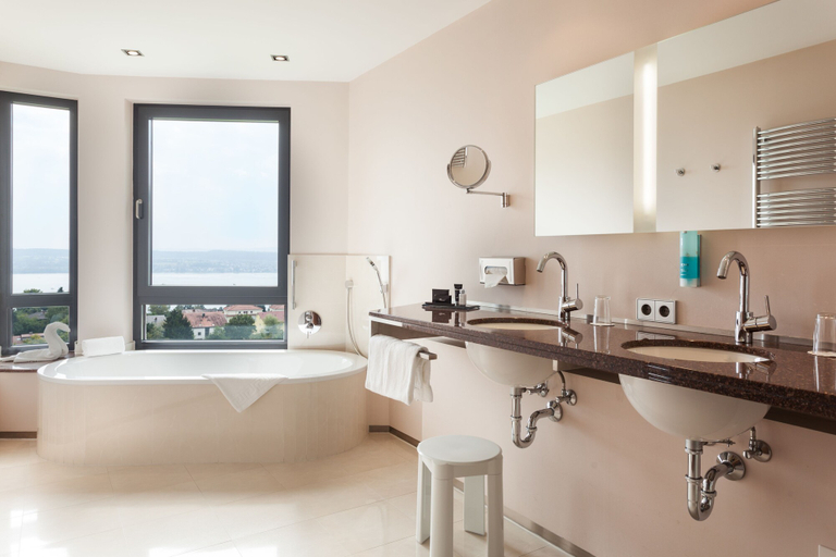 Bathroom 4, Parkhotel St. Leonhard, Bodenseekreis