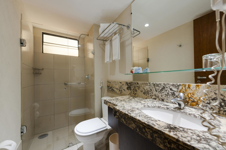 Bathroom 5, Quality Suites Natal, Natal