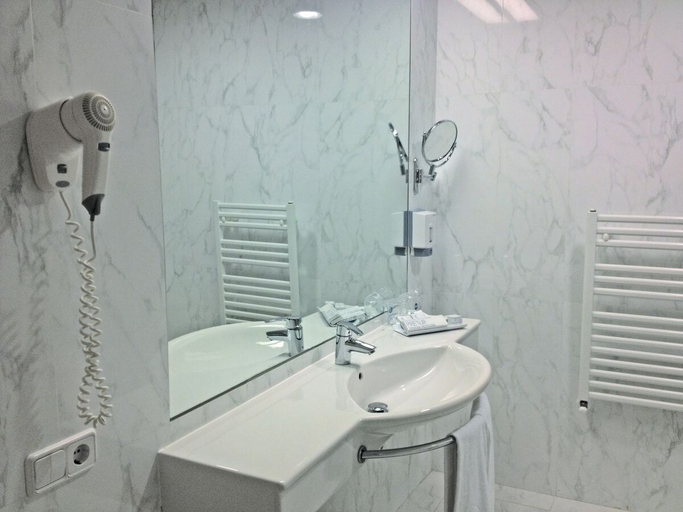 Bathroom 5, Hotel Carlton Rioja, La Rioja