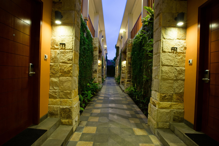 Exterior & Views 3