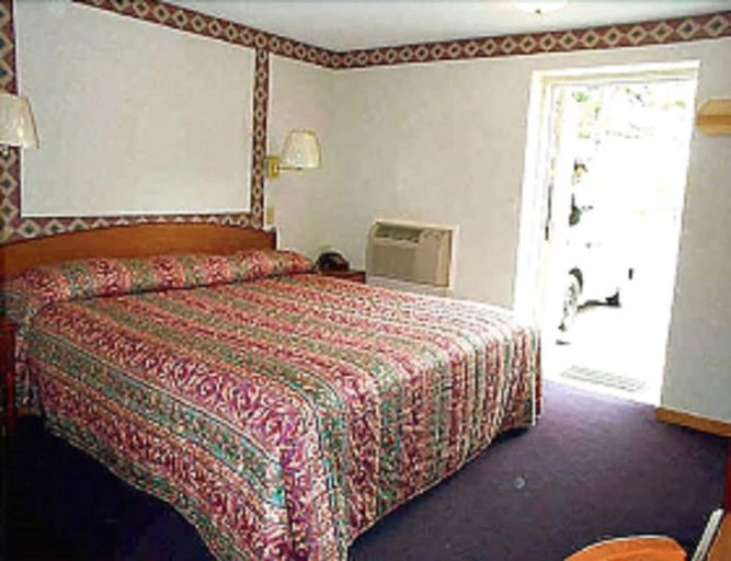 Bedroom 5, Wesley Inn & Suites, Middlesex
