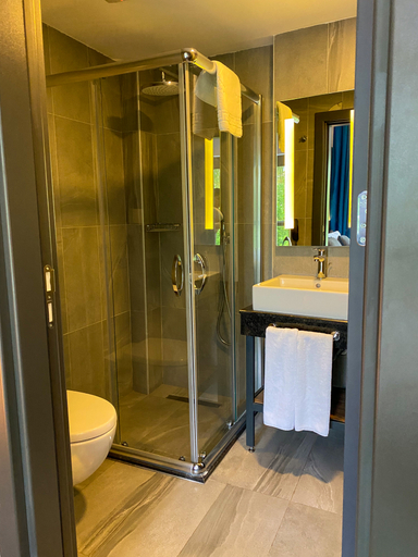 Bathroom 4, Falcon 1511, Antalya
