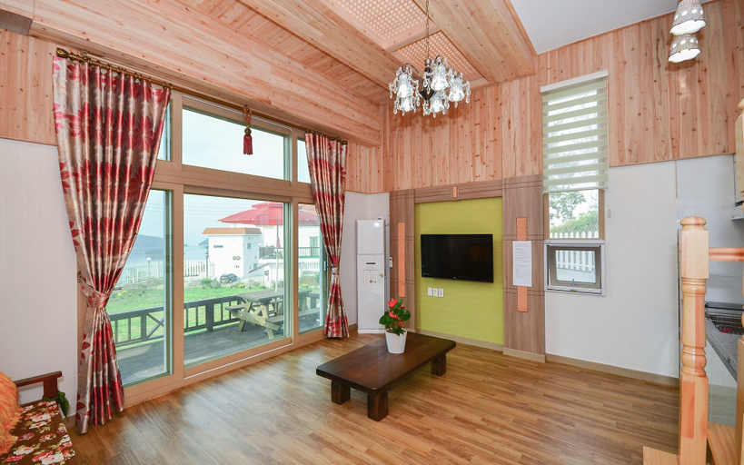 Others 5, Sun and Moon Pension, Yeosu