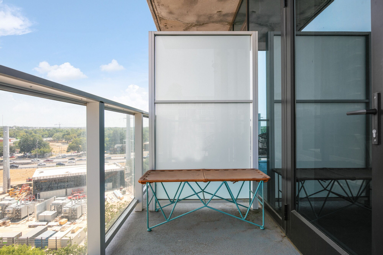 Exterior & Views 4