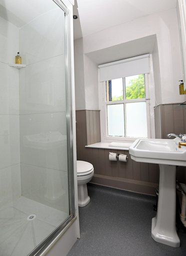 Bathroom 4, Wheatsheaf, Baslow by Marston's Inns, Derbyshire