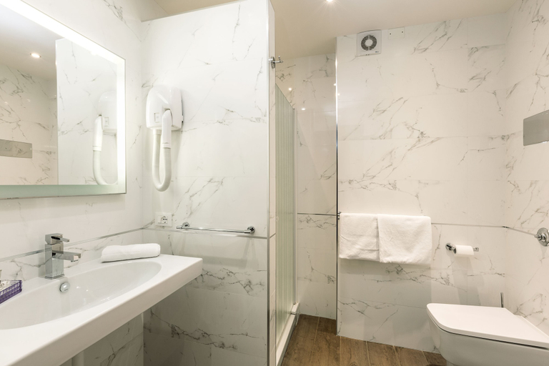 Bathroom 5, Hotel Victoria, Vicenza