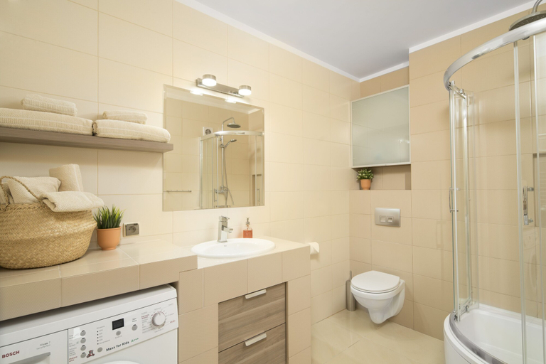 Bathroom 5, Willa Kaskada, Puck
