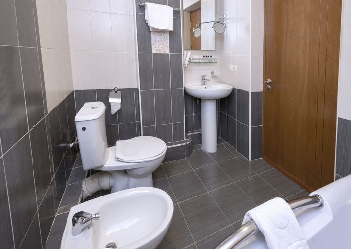 Bathroom 5, Ani Central Inn, Yerevan