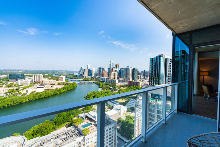 Exterior & Views 4