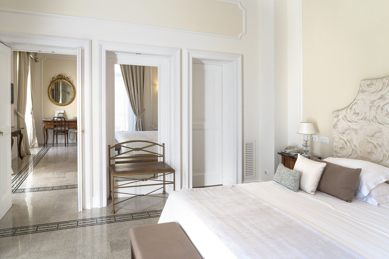 Bedroom 4, Grand Hotel Excelsior Vittoria, Napoli