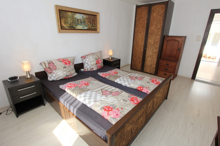 Bedroom 2, Pension Haus Veni, Osterode am Harz