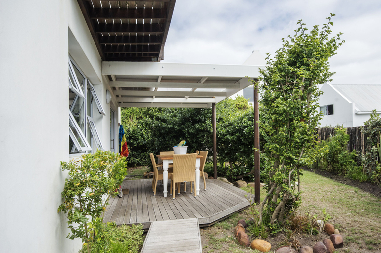 Exterior & Views 4