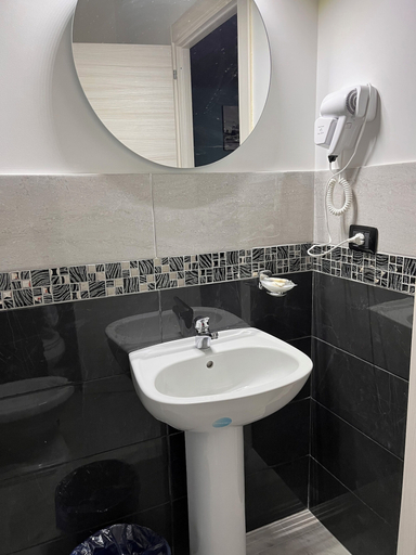Bathroom 4, Oce Hotels, Napoli