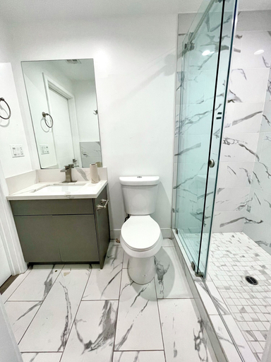 Bathroom 5, Modern HomeStay, Los Angeles