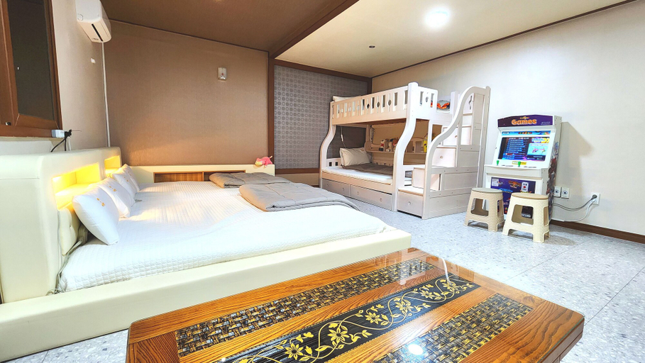 Bedroom 5, Gyeongju Kids & Family Hotel, Gyeongju