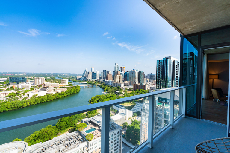Exterior & Views 1