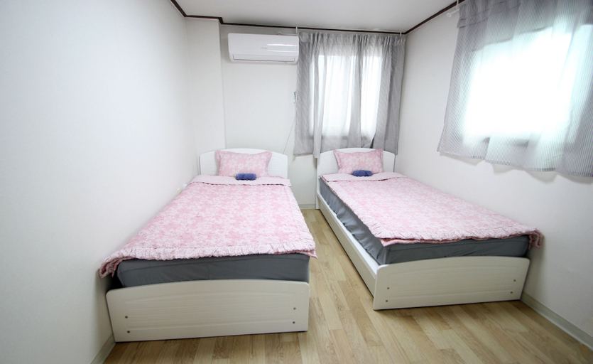 Bedroom 5, Jeong House, Seodaemun