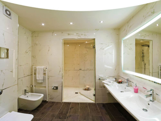 Bathroom 5, Hotel Victoria, Vicenza