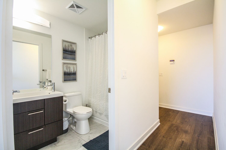 Bathroom 4, Sarkar Suites - Downtown Fashion Dist., Toronto