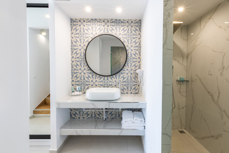 Bathroom 5, Konstantinos Palace, South Aegean
