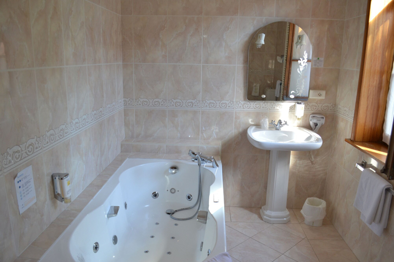 Bathroom 4, Le Domaine des Cigognes, Nord