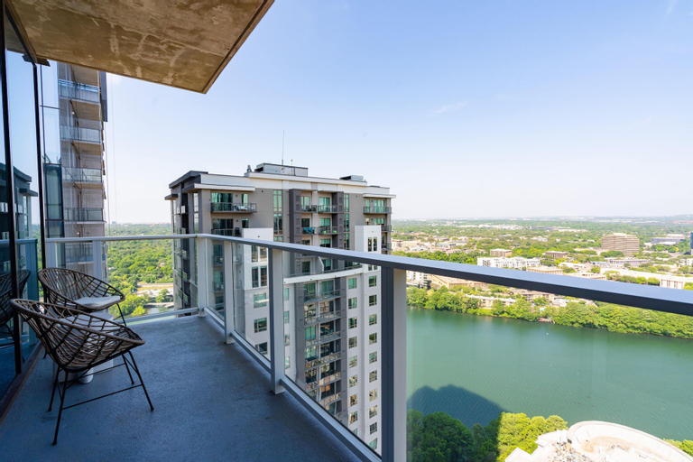 Exterior & Views 6