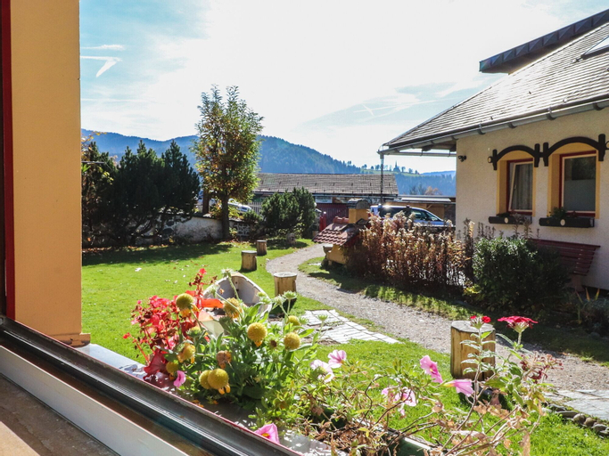 Exterior & Views 7
