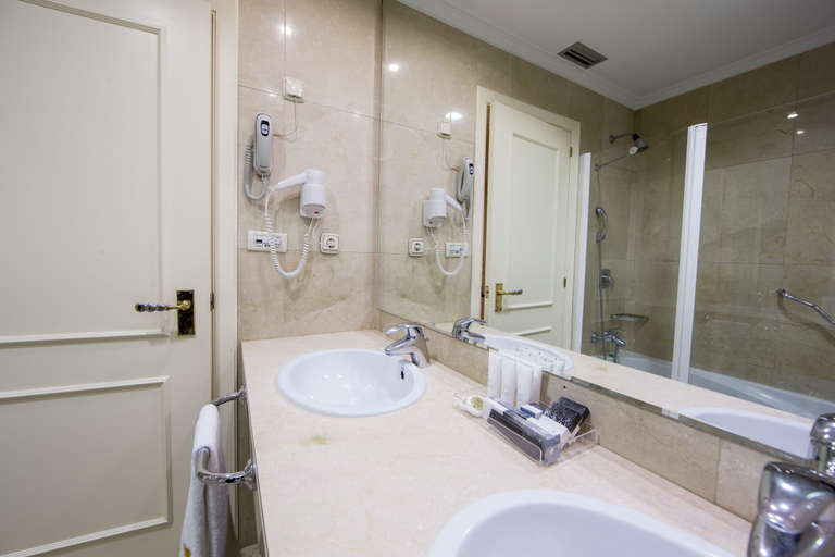 Bathroom 5, Eurostars Araguaney, A Coruña