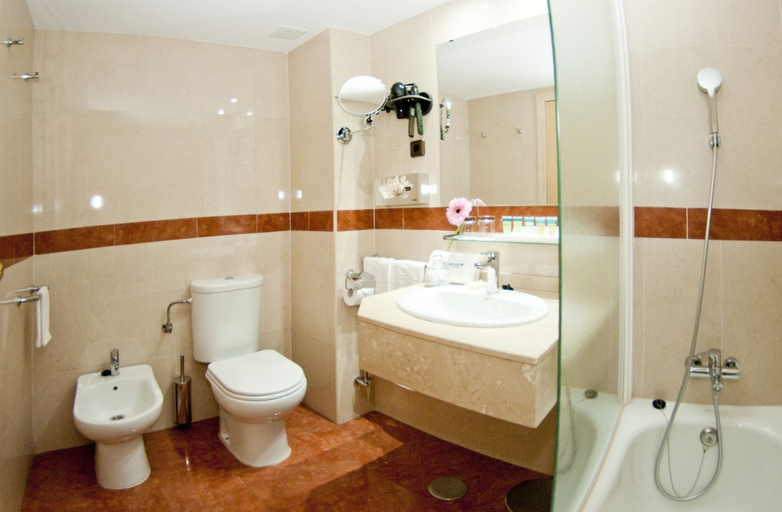 Bathroom 5, BYPILLOW Castellana, Madrid