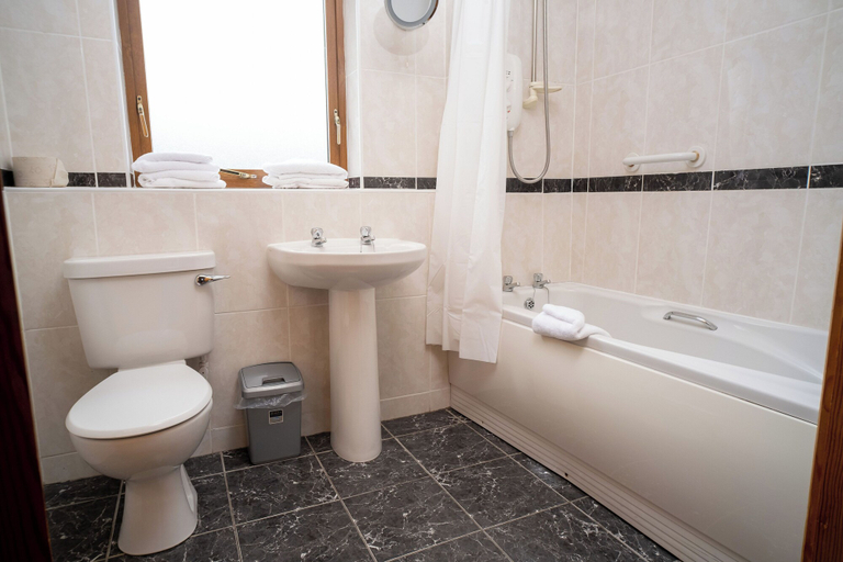 Bathroom 3, Hotel Doolin Houses