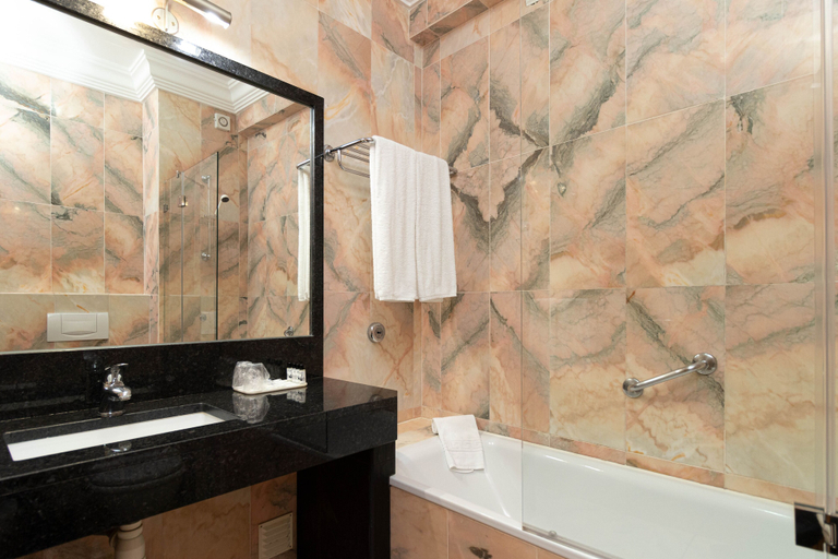 Bathroom 5, Hotel Maritur - Adults Only by Pierre & Vacances, Albufeira
