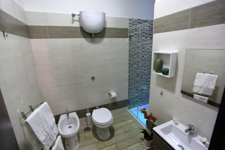 Bathroom 5, Napoli City Rooms, Napoli