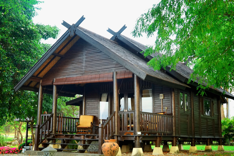 Exterior & Views 21