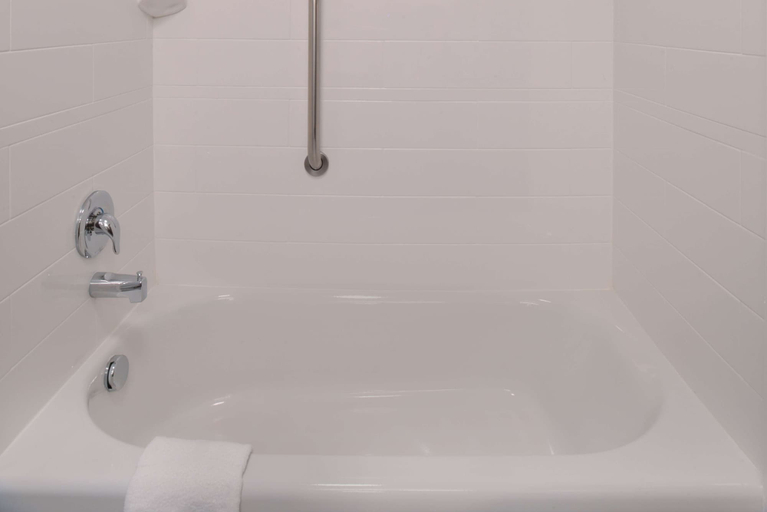 Bathroom 4, Hampton Inn & Suites Denver-Speer Boulevard, Denver