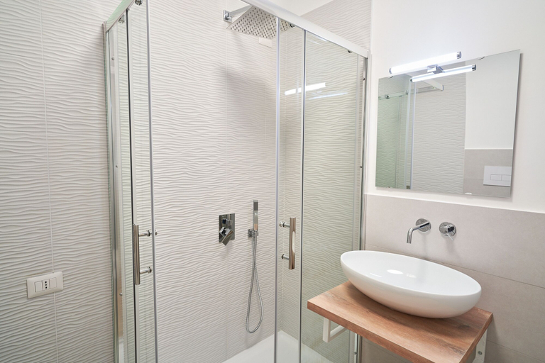 Bathroom 4, Toto e Peppino luxury rooms, Napoli