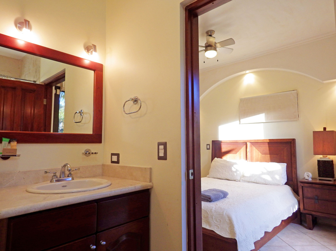 Bathroom 4, The Oaks Tamarindo Condominiums, Santa Cruz