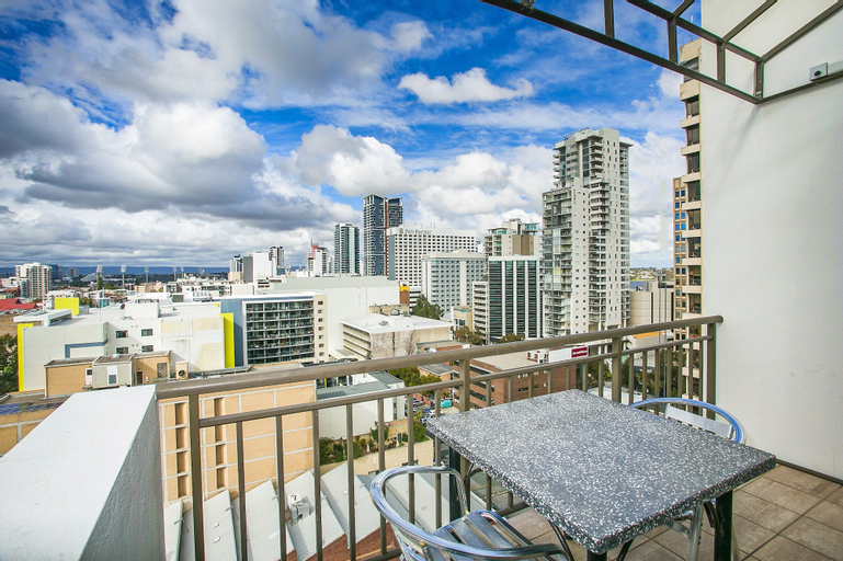 Exterior & Views 5