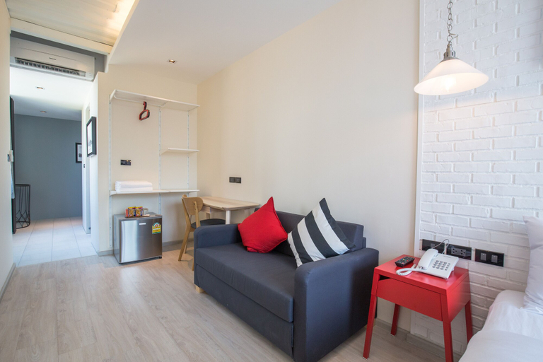 Others 5, Sleep Box Sukhumvit 22, Khlong Toey