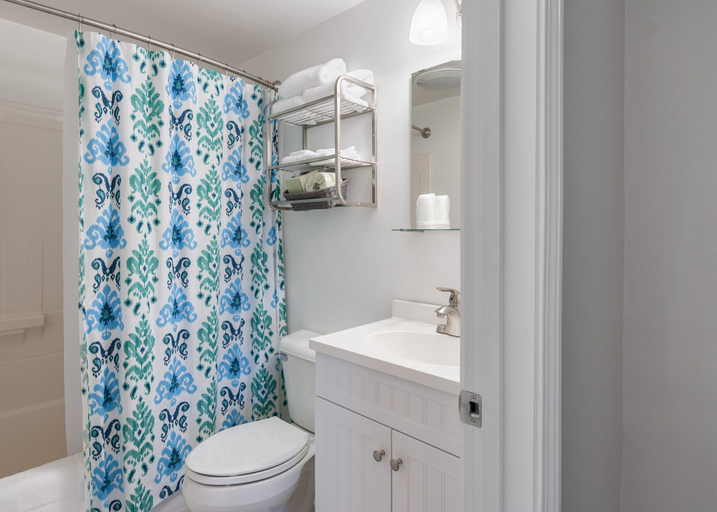 Bathroom 5, Kittery Inn and Suites, York
