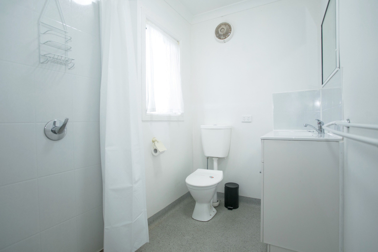 Bathroom 3, Bundaberg Park Village, Bundaberg