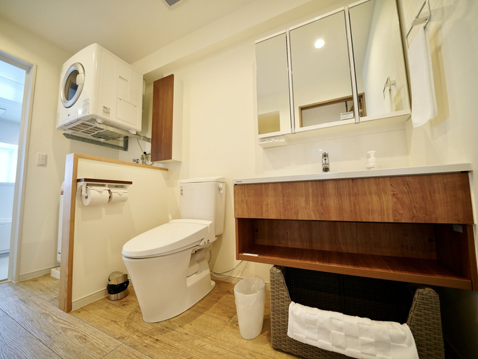 Bathroom 5, Coral Palace Onna by Sunset Avenue, Onna