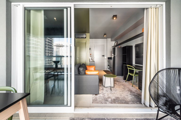 Exterior & Views 12
