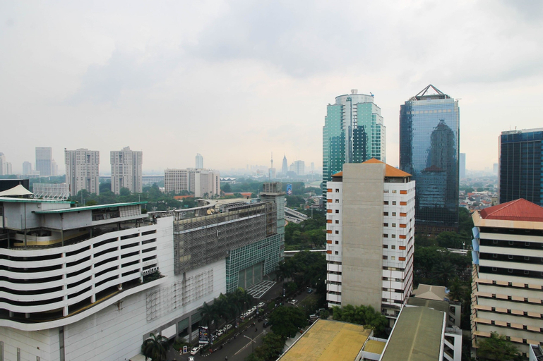 Exterior & Views 28