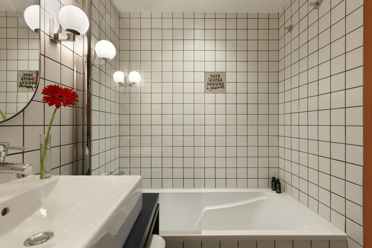 Bathroom 4, RockyPop Grenoble Hotel, Isère