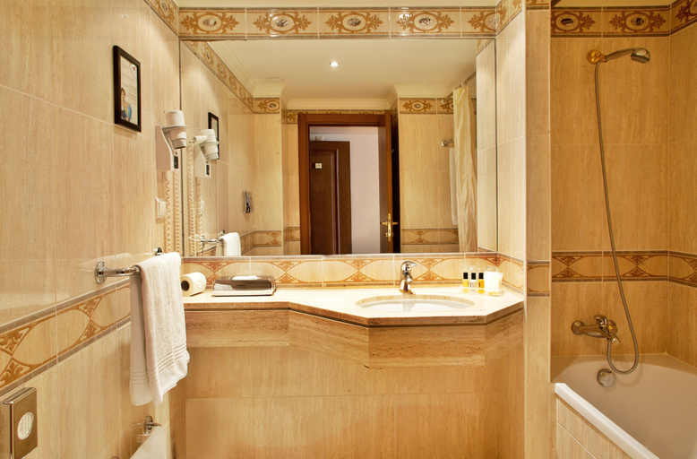 Bathroom 4, Turim Lisboa Hotel, Lisbon