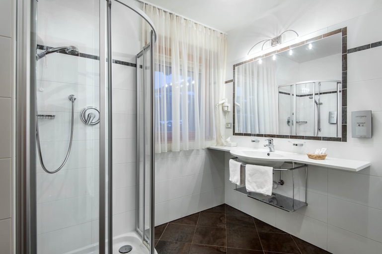 Bathroom 5, Hotel Corona, Bolzano